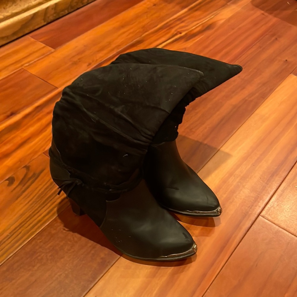 LEATHER BOOTS